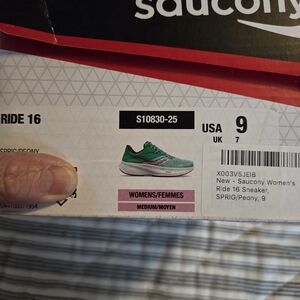 NEW IN BOX, NEVER USED SAUCONY RIDE 16 WOMEN'S SIZE 9 TURQUOISE